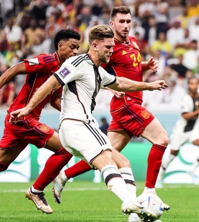 巴萨训练氛围非常好（巴萨训练场氛围极佳）