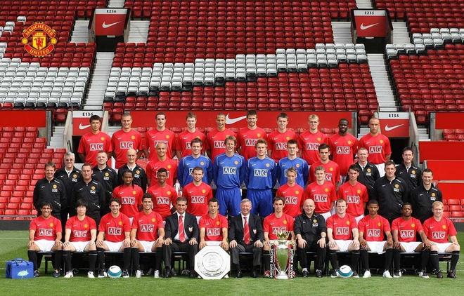 足球英超豪门逆转取胜，主帅赛后握拳怒吼（英超豪门逆转告捷，主帅终场握拳怒吼）