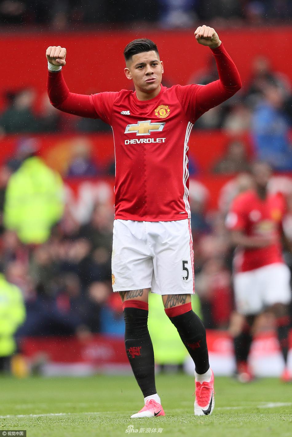 英超第15轮：B费2射1传姆伯莫芒特破门 曼联4-1狼队（英超第15轮：B费两射一传，姆伯莫与芒特破门，曼联4-1大胜狼队）