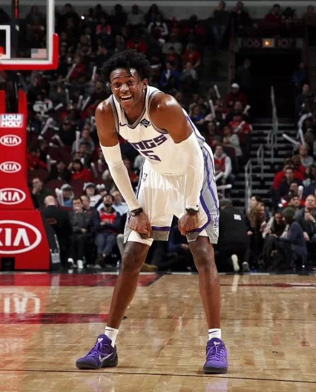 电讯报：图赫尔不会前往安菲尔德观赛，能否征召贝林充满疑问（电讯报：图赫尔将缺席安菲尔德观战，征召贝林成未知数）