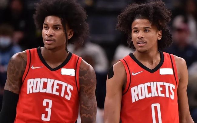 记者：埃斯特旺已抵达伦敦，周一将跟随切尔西训练（埃斯特旺已到伦敦，周一将随切尔西合练）