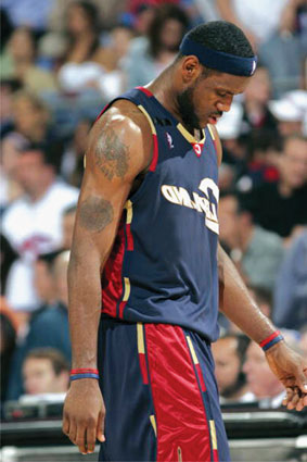 东契奇最后一攻引发巨大争议（东契奇终场一攻引发轩然大波）