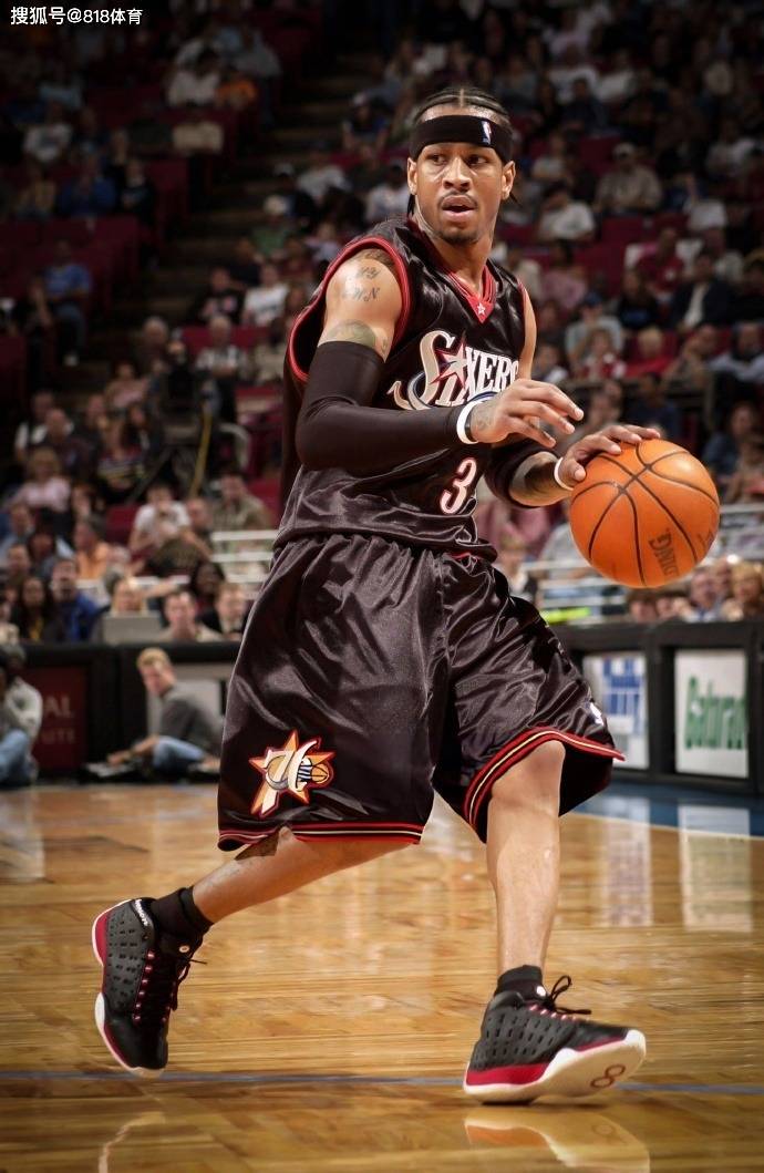 中超收官日半场实时形势：海港夺冠、梅州降级、法比奥金靴（中超收官半场战况：海港问鼎、梅州降级、法比奥加冕金靴）