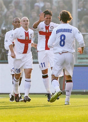 主场擒川取连胜，过程起伏难称意（主场击败四川连胜延续，比赛起伏难尽人意）