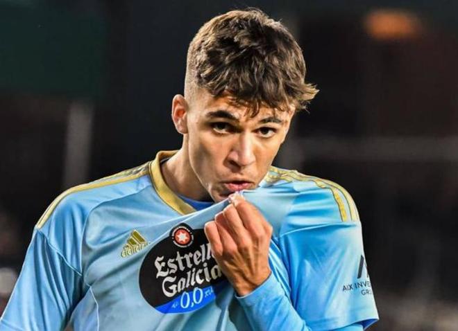 足球欧联杯精彩倒钩破门当选本周最佳进球（欧联杯惊艳倒钩破门获评本周最佳进球）