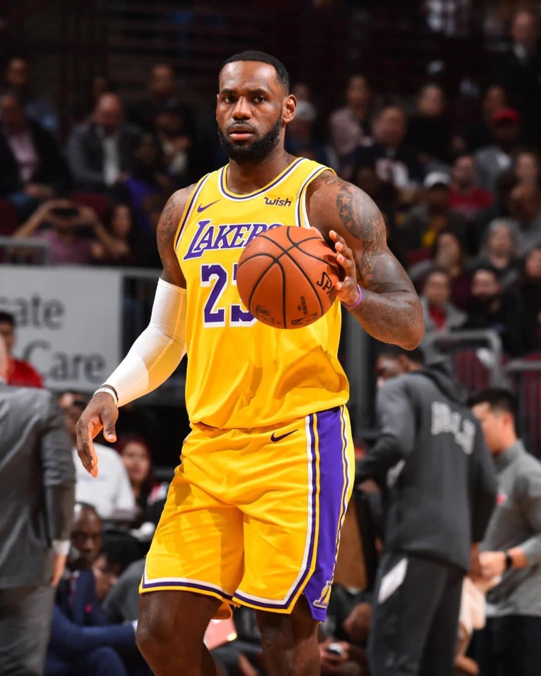 状态出色！江苏外援贾尔斯半场8中6轰13分5板2帽（手感火热！江苏外援贾尔斯半场8投6中砍下13分5篮板2盖帽）