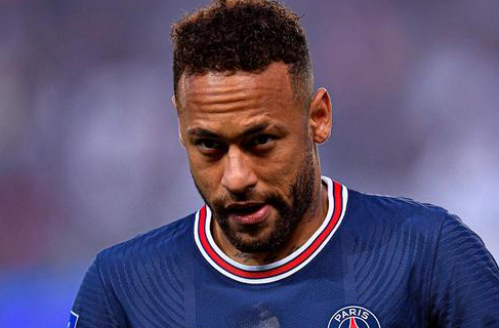 梅西抵达加尔各答开启印度行，当地民众机场迎接陷入疯狂（梅西飞抵加尔各答开启印度之旅，机场粉丝热情沸腾）